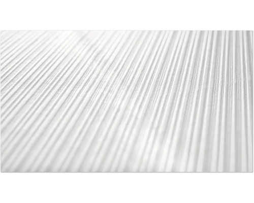 Detailansicht einer weißen, gestreiften Tapete.