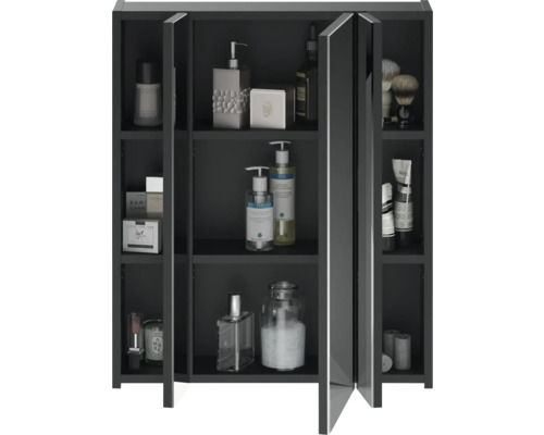 Meuble de salle de bains avec portes ouvertes et divers articles de toilette sur les étagères.