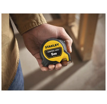 Mètre à ruban Stanley Control-Lock 5 mètres dans la main