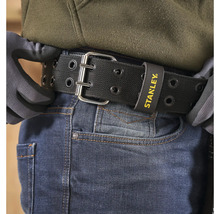 Ceinture à outils noire avec boucle métallique et logo Stanley