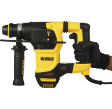 Marteau perforateur DeWalt en utilisation avec gant