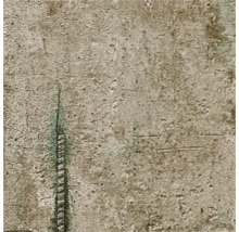 Gros plan d'un mur en béton avec une surface rugueuse et un joint vertical.