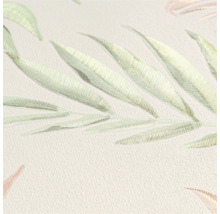 Gros plan d'un papier peint avec des motifs végétaux