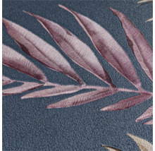 Gros plan d'un papier peint à motif de plantes