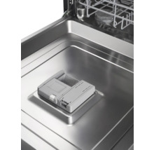 Innenansicht eines Geschirrspülers mit Spülmittelspender