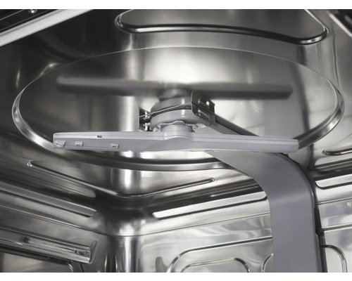 Innenansicht eines Geschirrspülers mit Sprüharm und Sprühkopf