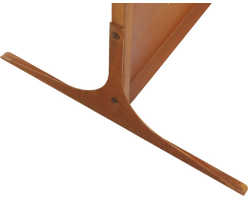 Detailansicht eines Holzmöbelstücks, das Stabilität und Design vereint