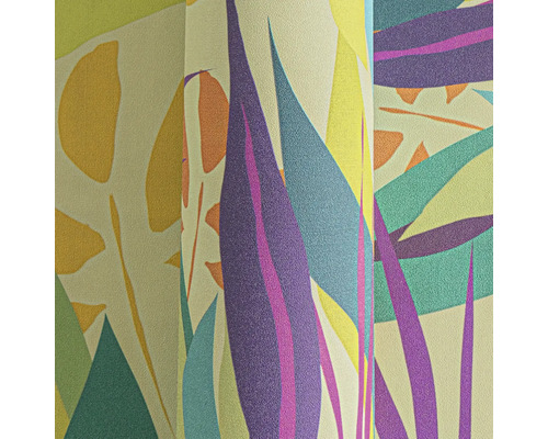 Gros plan d'un papier peint à motifs avec des motifs végétaux