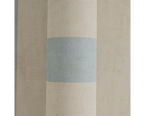 Tapis roulé avec motif rayé