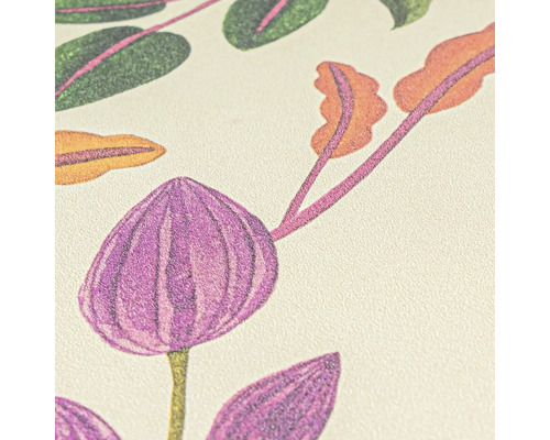 Gros plan d'un papier peint avec un motif de plantes