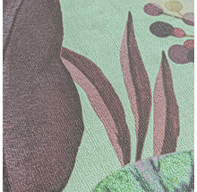 Gros plan d'un papier peint à motifs avec des motifs végétaux