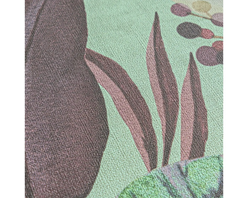 Gros plan d'un papier peint à motifs avec des motifs végétaux