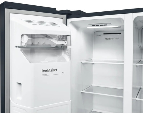 Innenansicht eines Kühlschranks mit Eiswürfelbereiter und MultiAirflow-System