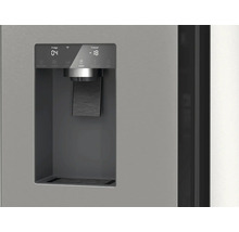 Kühlschrank mit Wasserspender und digitaler Temperaturanzeige.