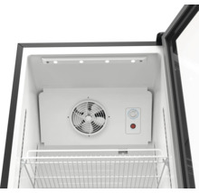 Innenansicht eines Kühlschranks mit Ventilator und Temperaturregler