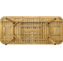 Dessous d'une table de jardin en bois avec un plateau de table rectangulaire et quatre pieds