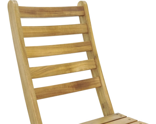 Detailansicht einer Holzgartenstuhllehne