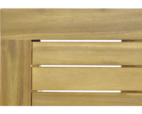 Vue détaillée d'un plateau de meuble de jardin en bois