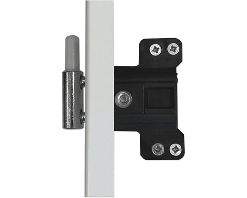 Vue détaillée d'une paumelle de porte noire sur un cadre blanc