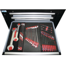 Geöffnete Werkzeugkiste mit verschiedenen Werkzeugen