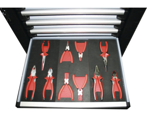 Geöffnete Werkzeugkiste mit verschiedenen Zangen in roter Ausführung