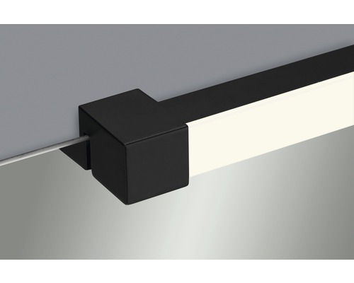 Deckenleuchte mit schwarzem Gehäuse und Drahtseilaufhängung