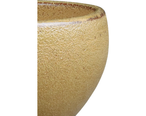 Detailansicht einer Keramikschale mit rauer Textur