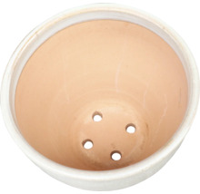 Vue intérieure d'un pot de fleurs avec trous de drainage