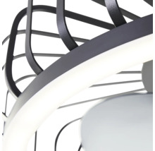 Vue détaillée d'un plafonnier LED moderne avec des entretoises métalliques sombres et incurvées