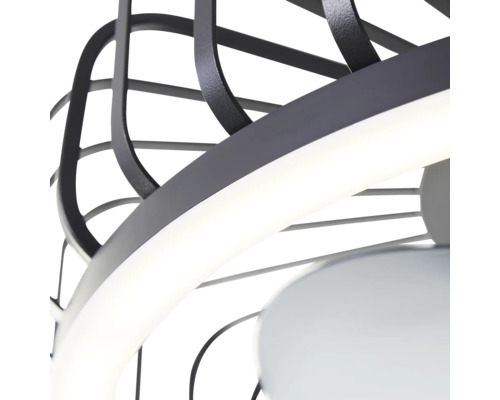 Vue détaillée d'un plafonnier LED moderne avec des entretoises métalliques sombres et incurvées