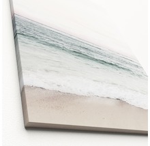 Nahaufnahme einer Leinwand mit einem Bild von Strand und Meer
