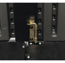 Detailansicht eines Verschlussriegels an einer Aufbewahrungsbox