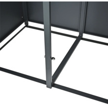 Detailansicht des Metallrahmens eines Gerätehauses