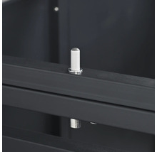 Detailansicht eines Metallelements mit Befestigungsstift