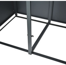 Detailansicht des Metallrahmens eines Gerätehauses