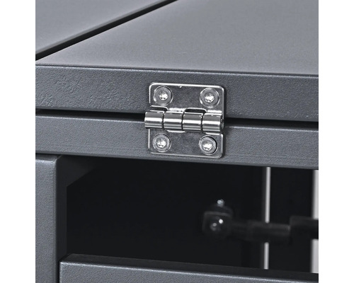 Detailansicht eines Scharniers an einem Möbelstück