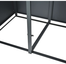 Detailansicht des Metallgestells eines Geräteschuppens