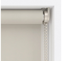 Detailansicht eines Rollos mit Kettenzug zur Fensterdekoration