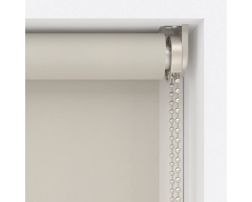 Detailansicht eines Rollos mit Kettenzug zur Fensterdekoration