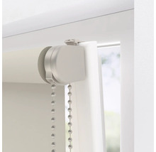 Detailansicht eines Rollos mit Kettenzug zur Fensterdekoration