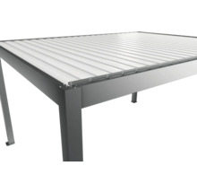 Vue détaillée d'un toit de terrasse avec toit à lamelles