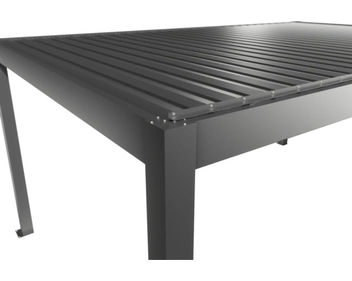 Vue détaillée d'une pergola en aluminium avec toit à lamelles