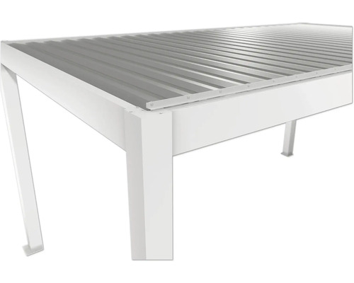 Detailansicht eines Pavillons mit Metalldach