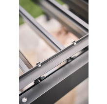 Vue détaillée d'une construction de toit de terrasse en métal