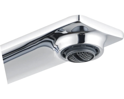 Wasserhahn aus Chrom mit Auslauf