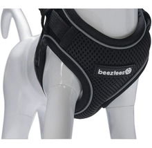 Schwarzes Hundegeschirr mit Reflektoren und Beeztees Logo