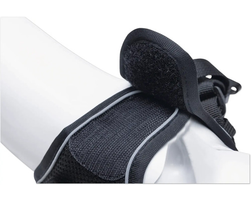 Detailansicht eines Hundegeschirrs mit Klettverschluss