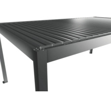 Vue détaillée d'un toit de terrasse gris avec toit à lamelles