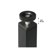 Verstellbarer Möbelfuß mit einer maximalen Höhe von 20 mm.