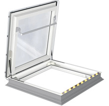 Geöffneter Dachausstieg mit Griffstange